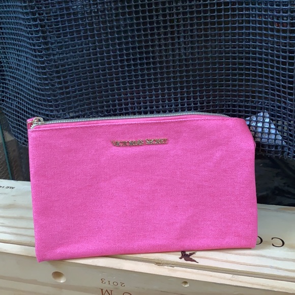 Victoria’s Secret beach bag & makeup bag - Picture 3 of 3